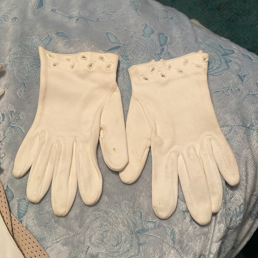 Elegant Women’s Glove Set - Picture 3 of 6